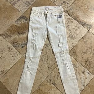 Brand New with Tags! Woman’s Frame Distressed White Jeans Size 26
